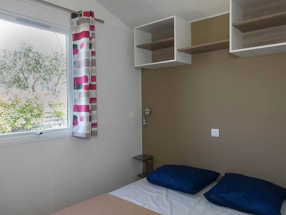 Chambre du mobil-home Confort 2 personnes camping Les Pérouses