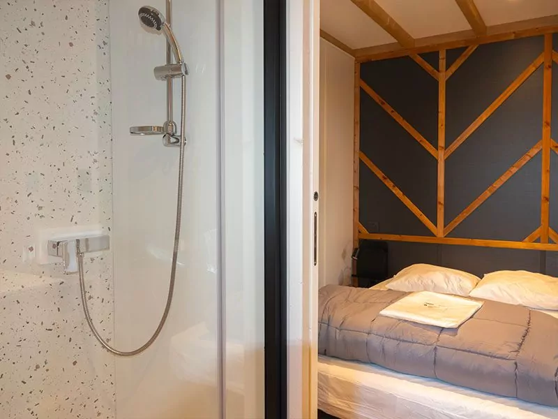 Chambre du chalet Cajou camping Les Pérouses