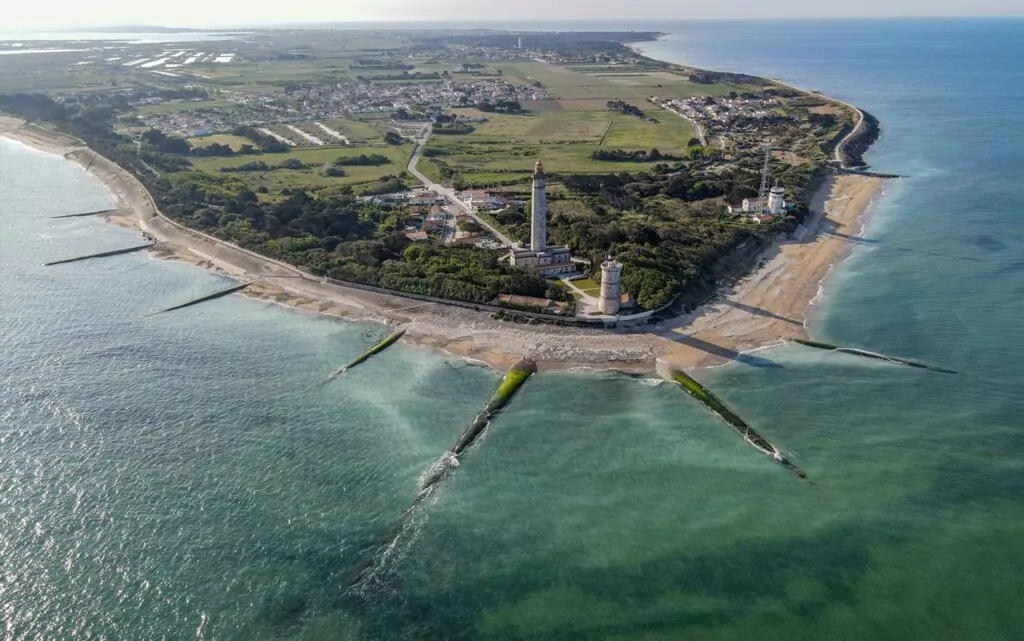 Vue aérienne du Camping Les Pérouses du Phare sur l'île de Ré